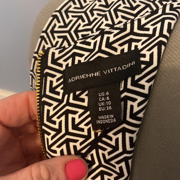 Adrienne Vittadini Shift Geometric Print Dress Size 6 - Picture 4 of 7